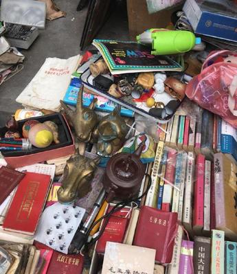 济南闹市中的古玩旧货江湖 论斤称的书与给钱就卖的时光