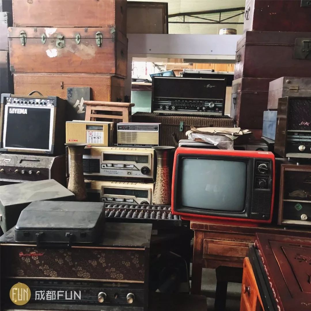 寻宝还是踩雷？实测成都最大二手旧货市场，一进门却想调头走